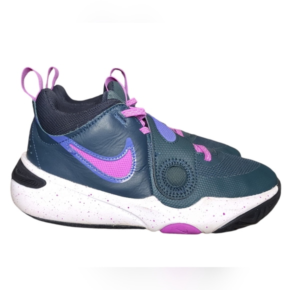 Nike Team Hustle D 11 Big Kids' Basketball Shoes Size 4Y - Picture 3 of 8